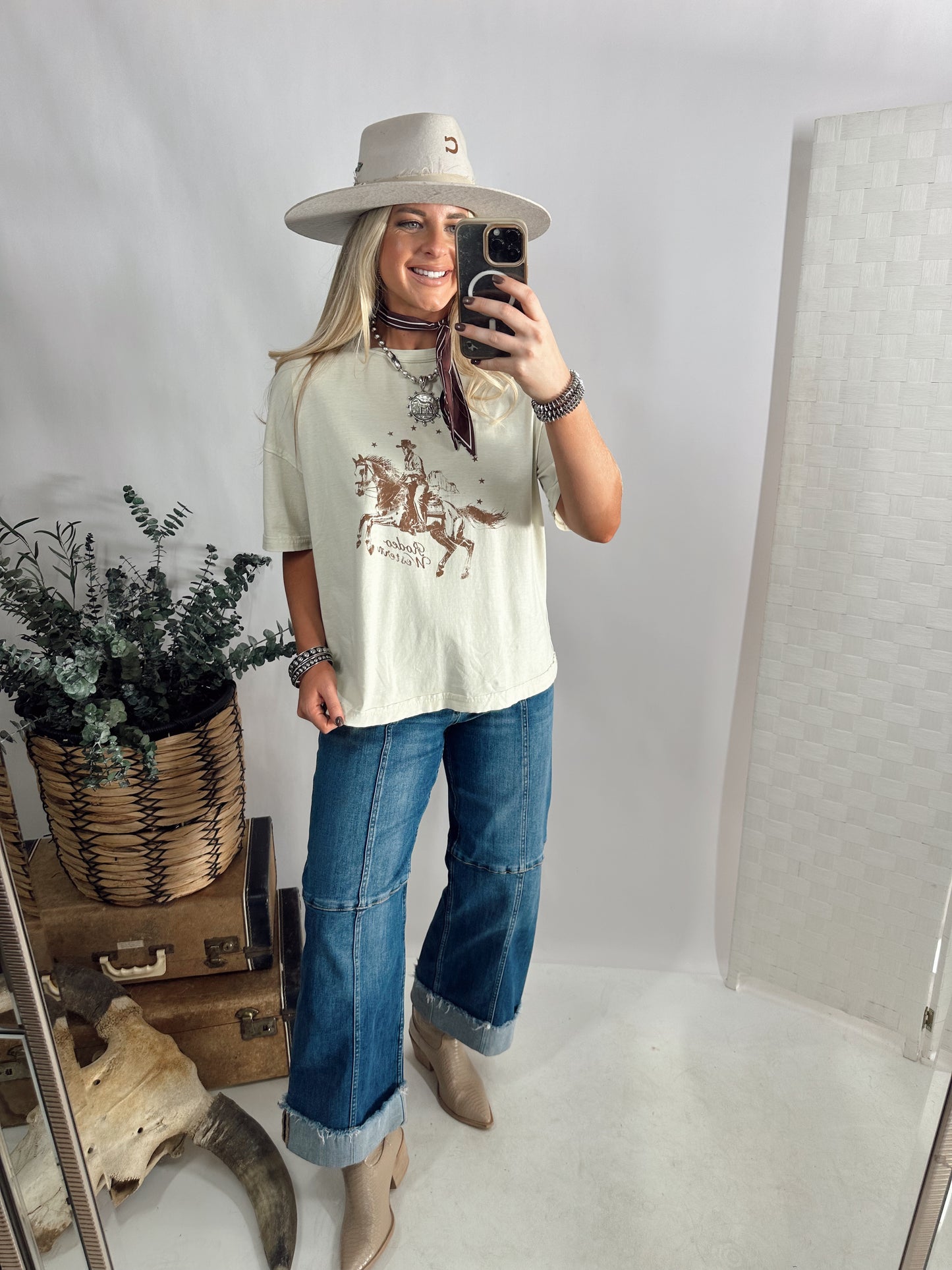 Gracie Graphic Tee - DOORBUSTER