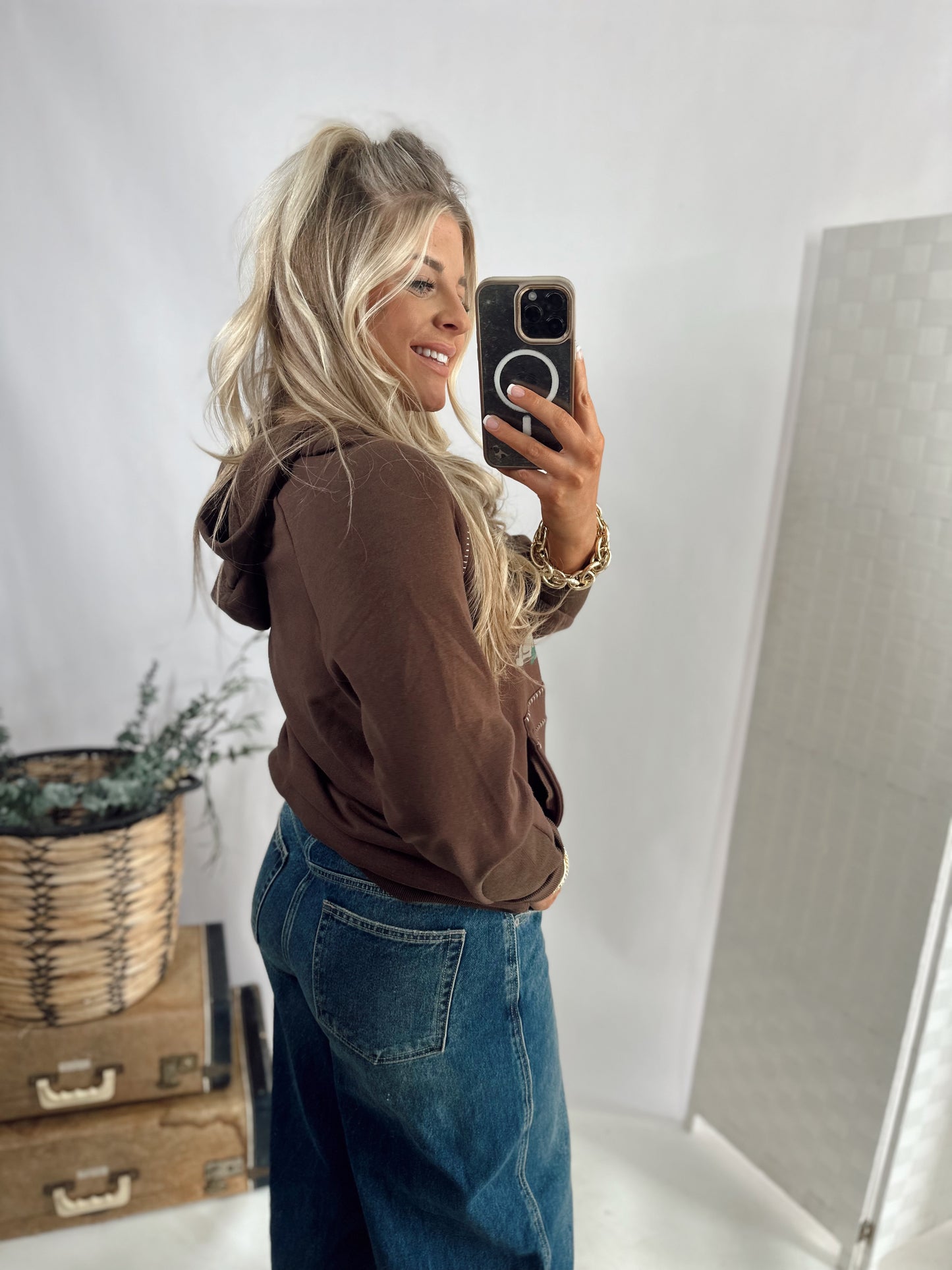 THE BULLDOGGER *CHOCLATE SWEATSHIRT