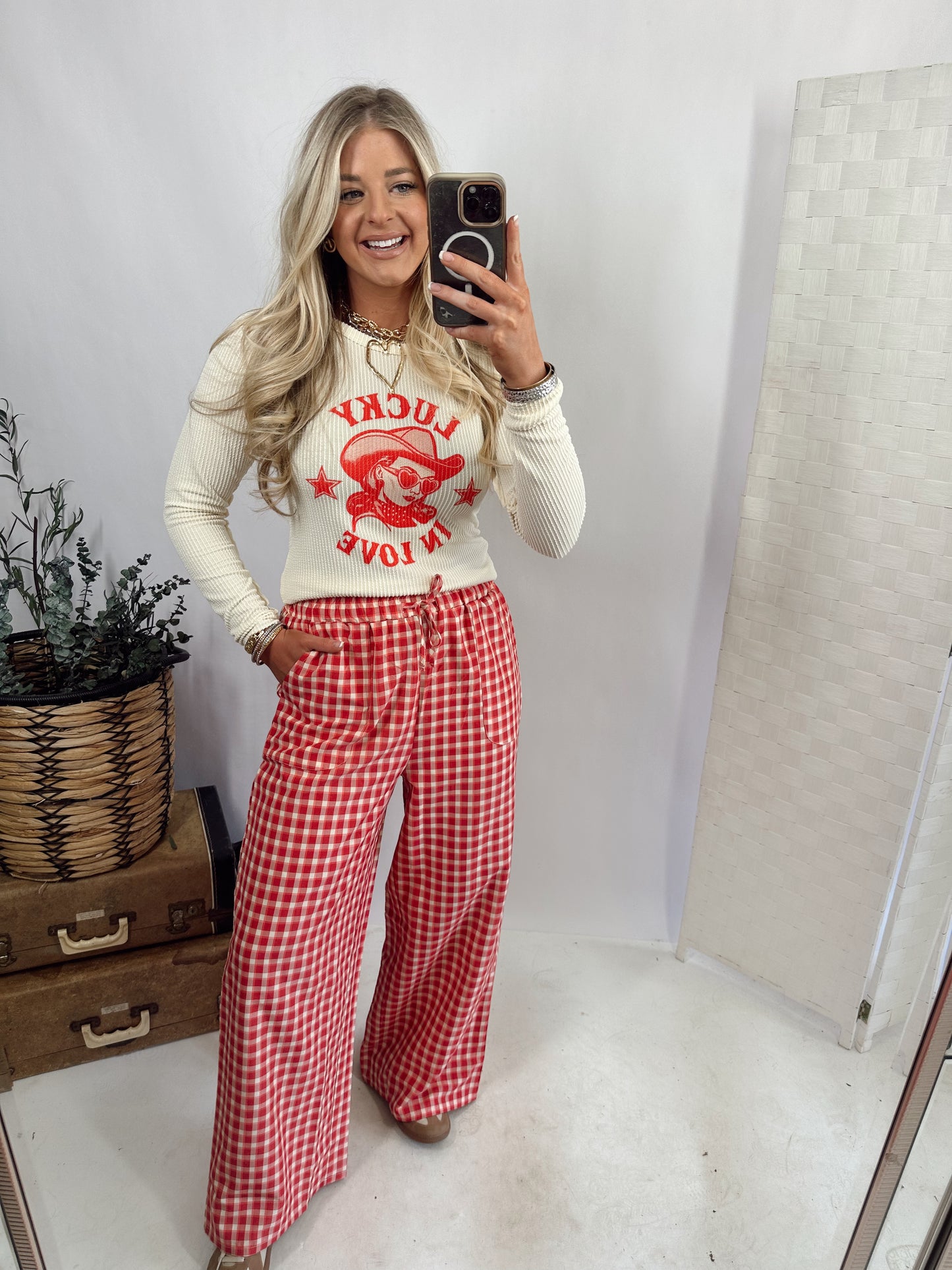 LUCKY LOVE GRAPHIC TOP