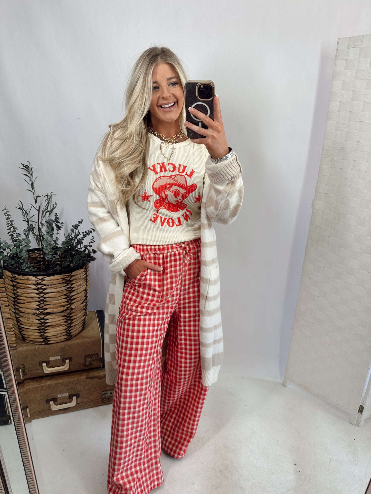 LUCKY LOVE GRAPHIC TOP