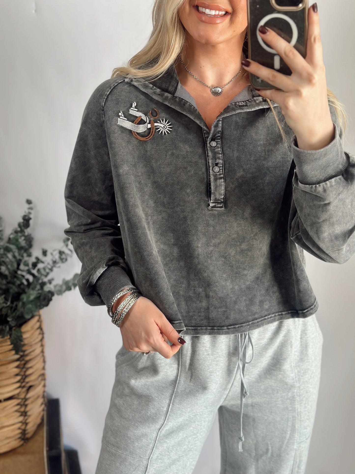 ROWEL 'EM UP PULLOVER *CHARCOAL