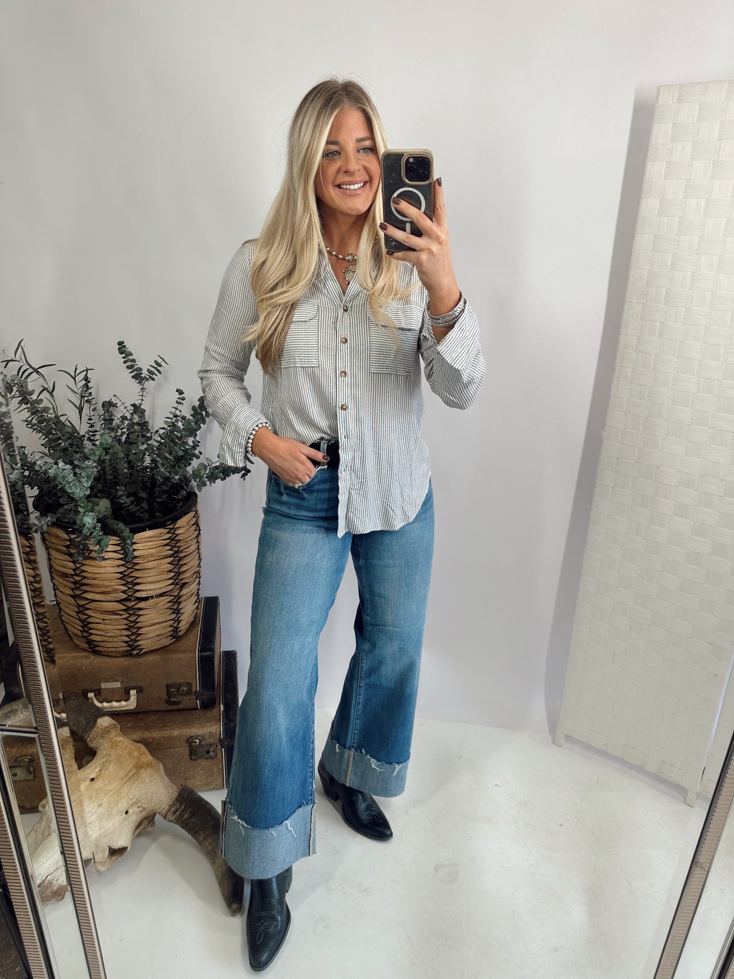 The Polly Button Down *black