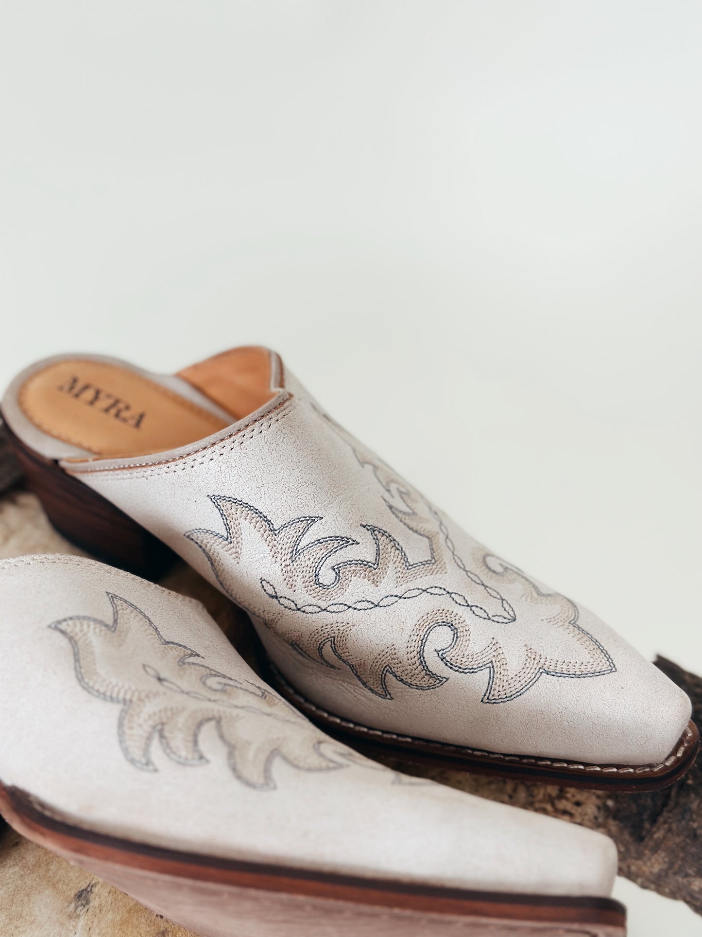 The Laramie Mules *Ivory