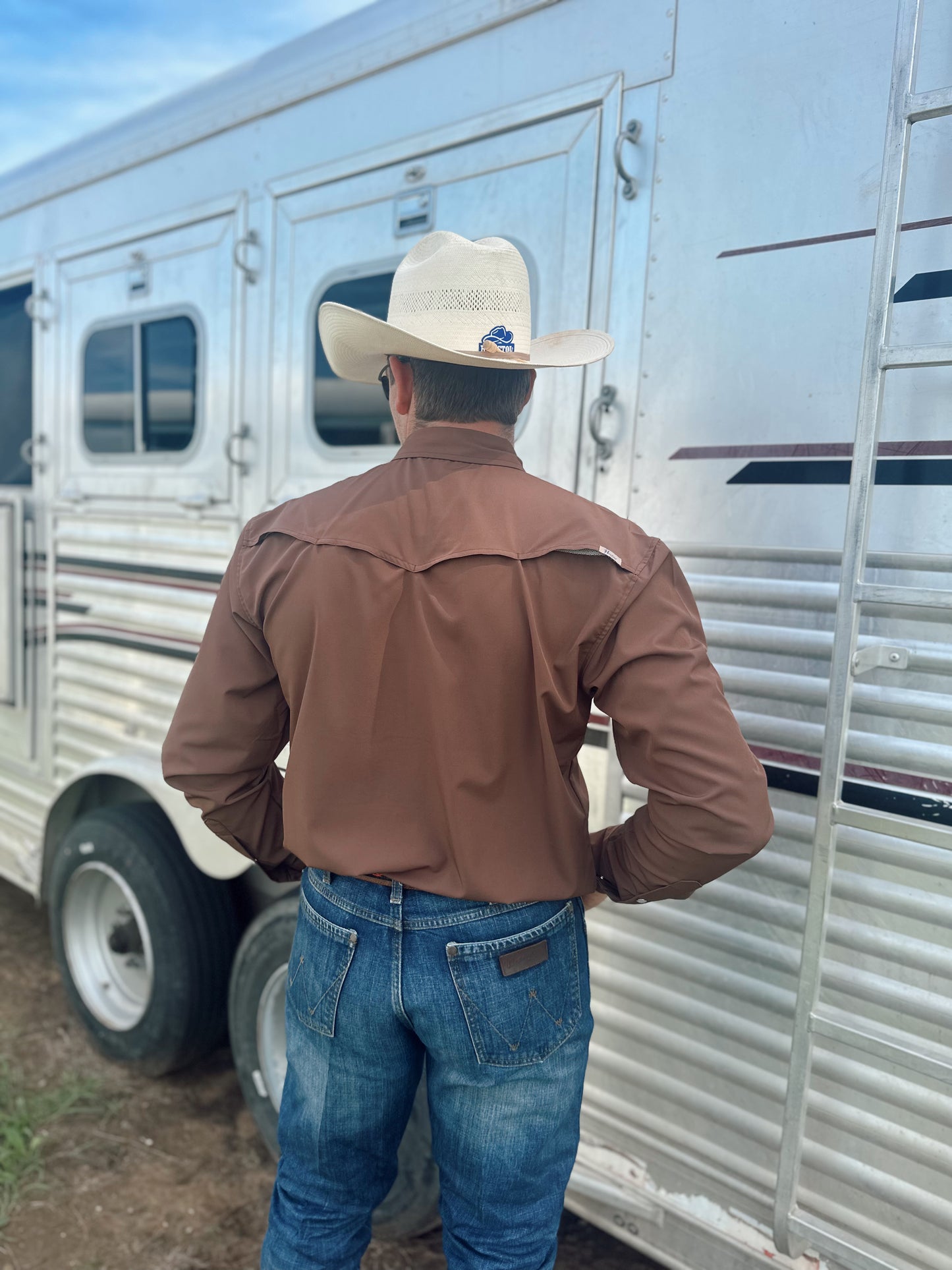 The Saddle Performance Shirt- Brown