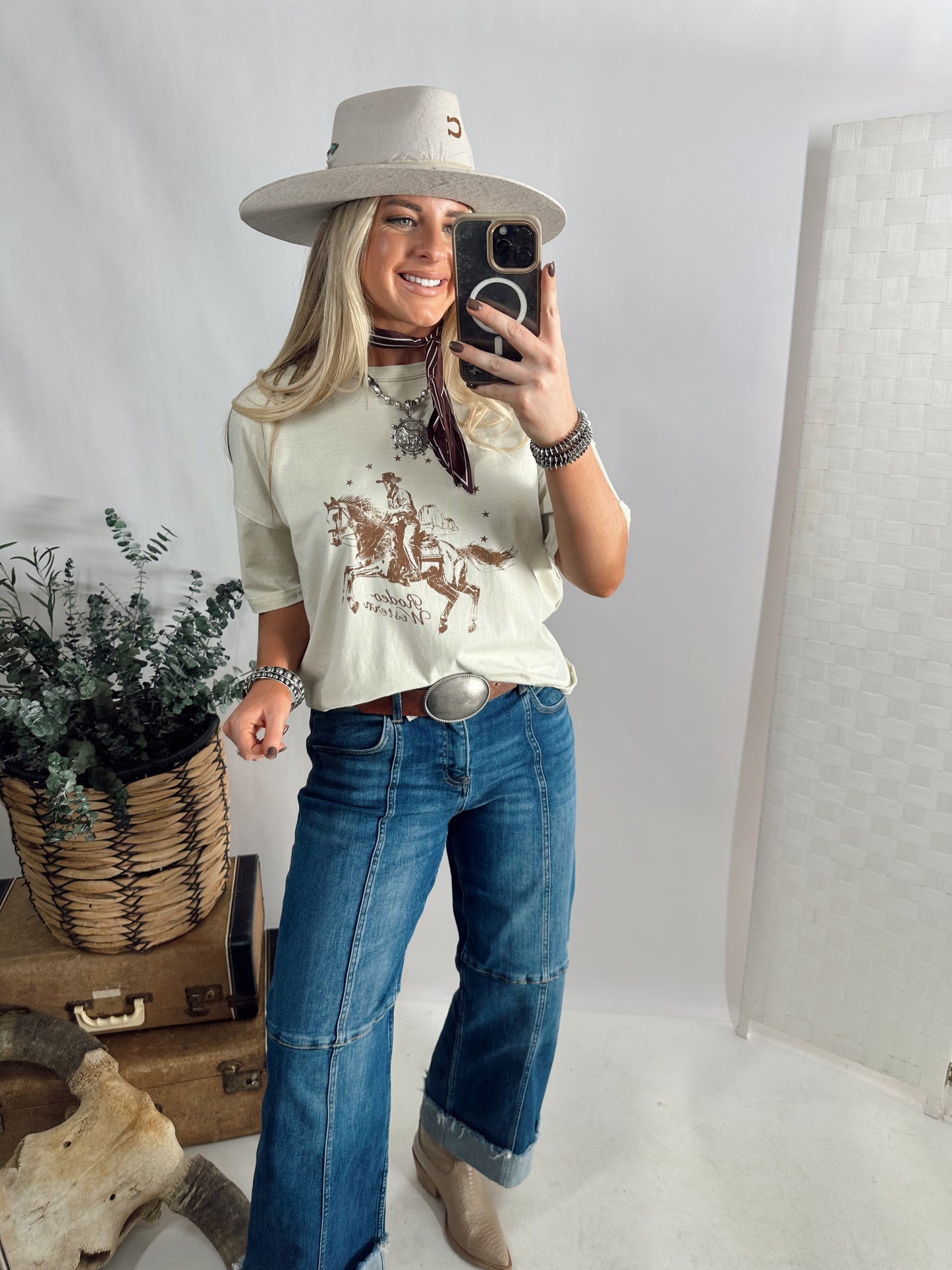 Gracie Graphic Tee - DOORBUSTER