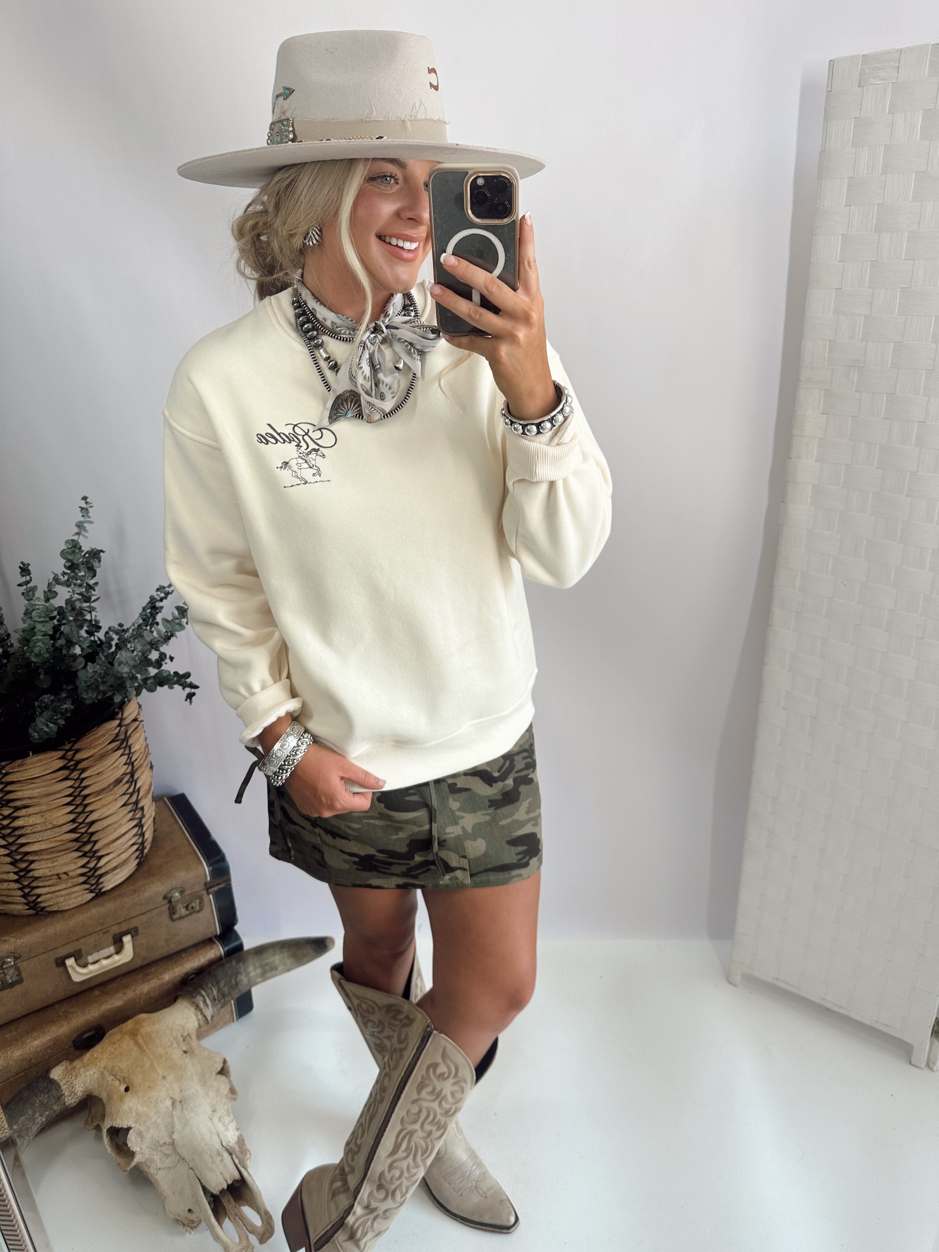 Rodeo Babe Sweatshirt *Cream