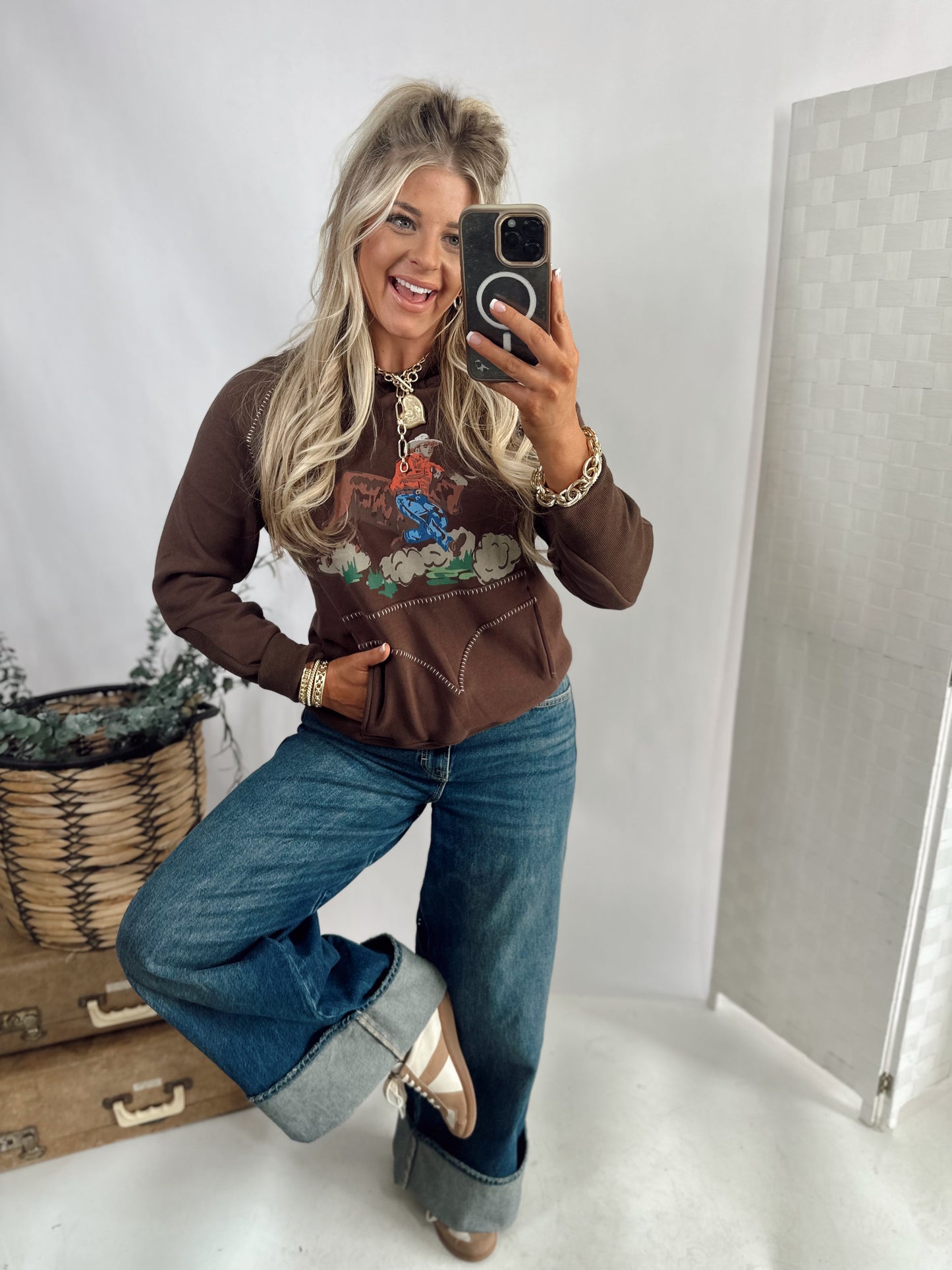 THE BULLDOGGER *CHOCLATE SWEATSHIRT