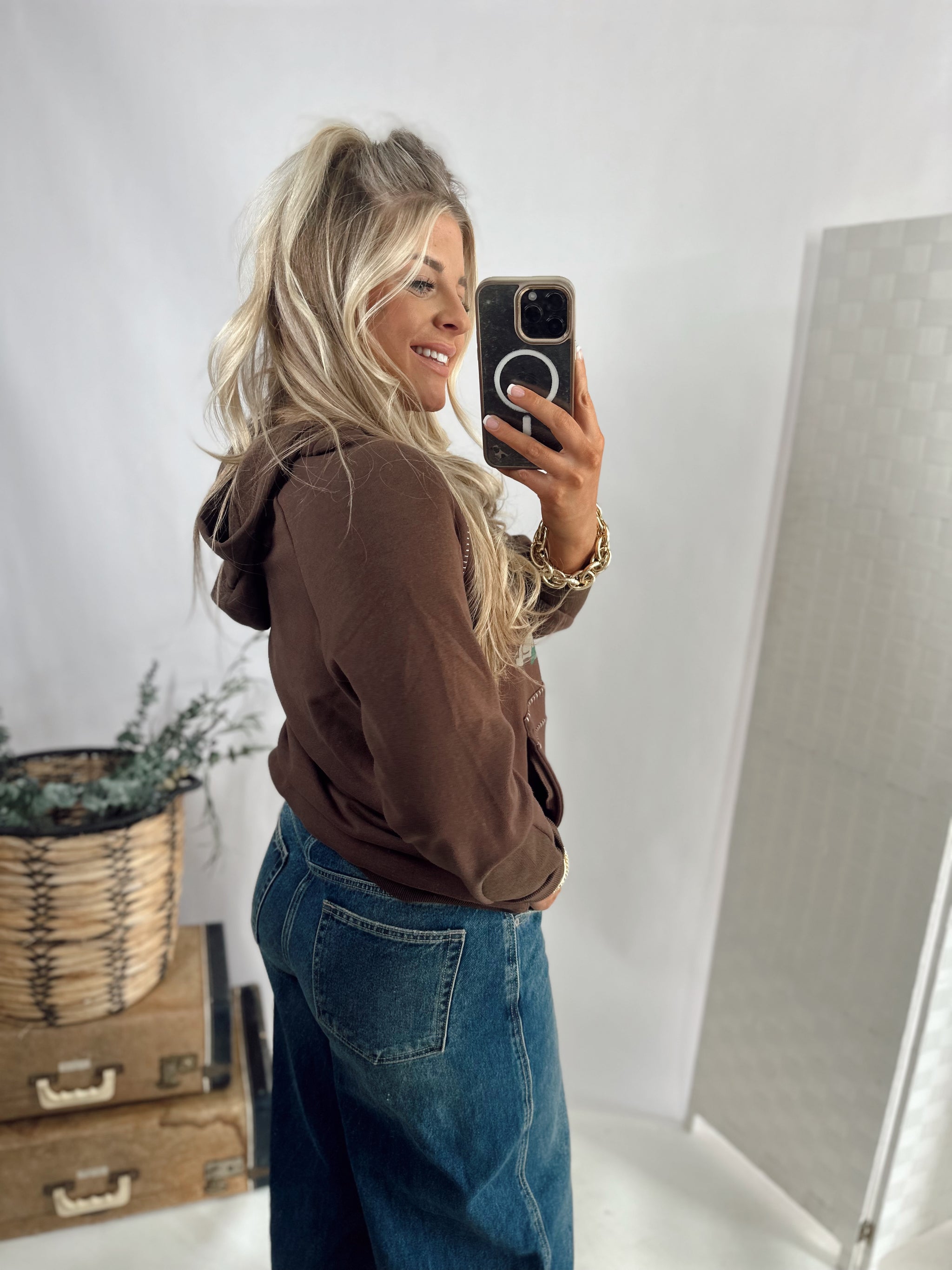 THE BULLDOGGER *CHOCLATE SWEATSHIRT