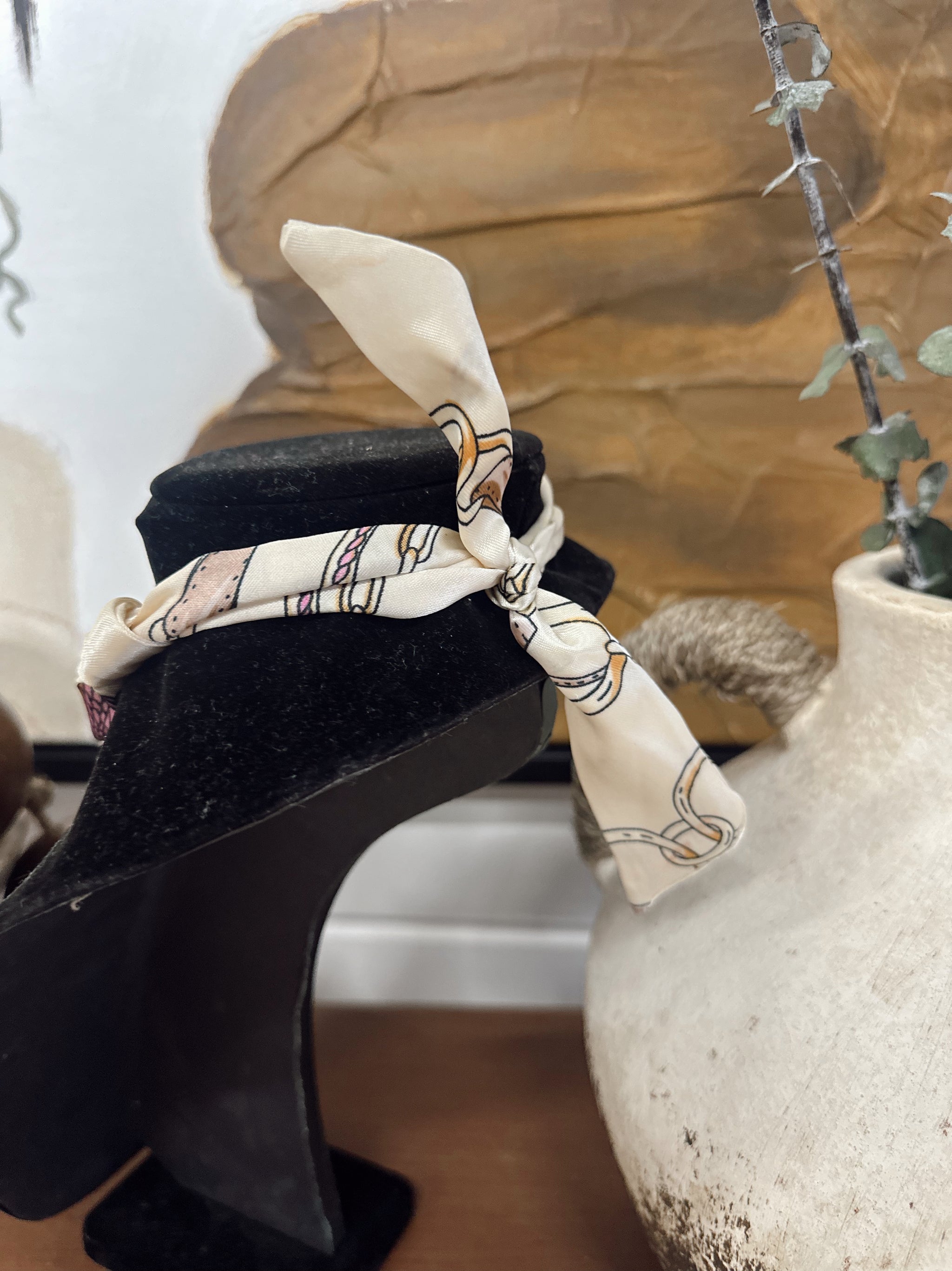 ALL HEARTS SCARF NECKLACE