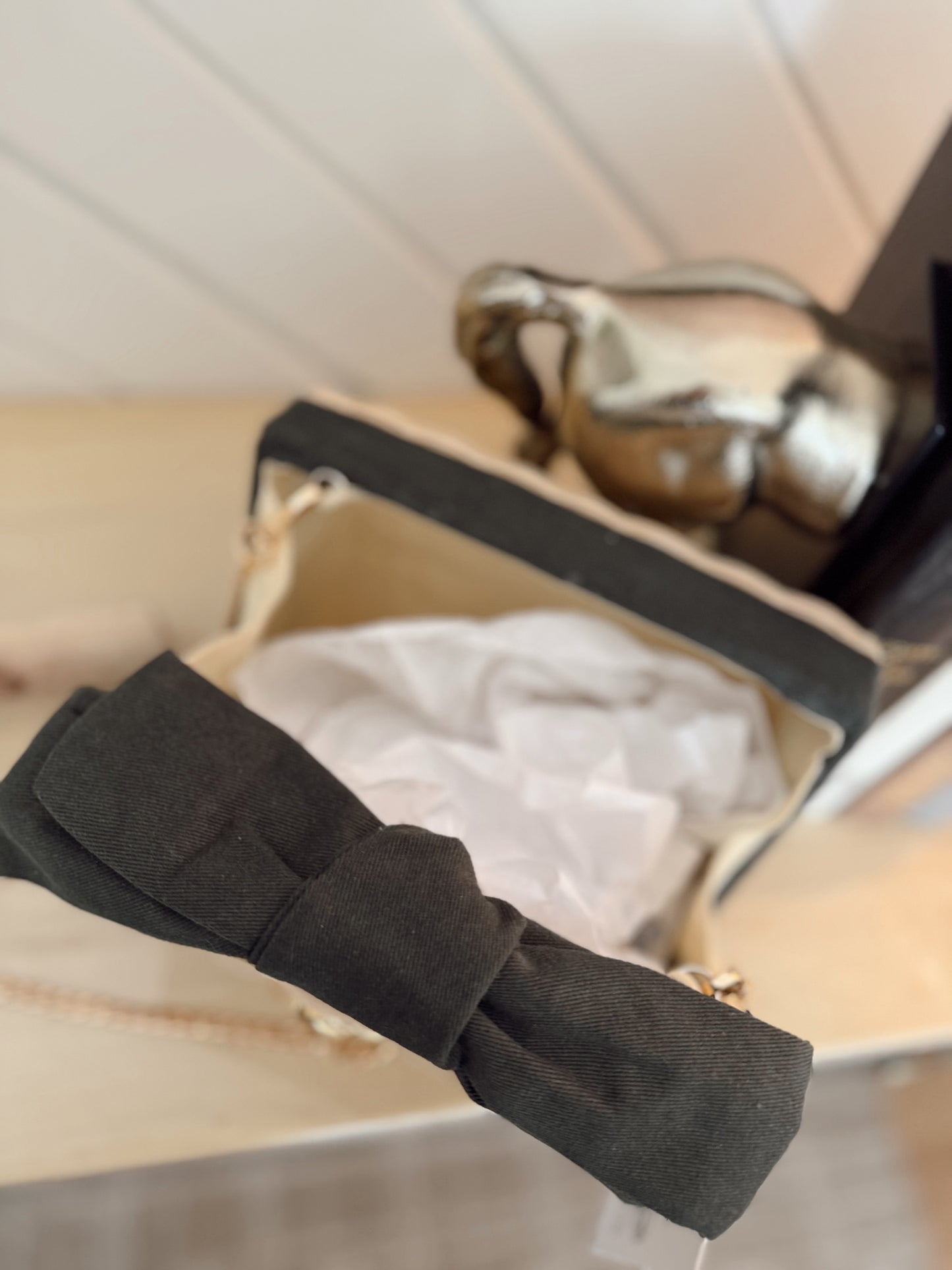 Derby Bow Clutch - Black
