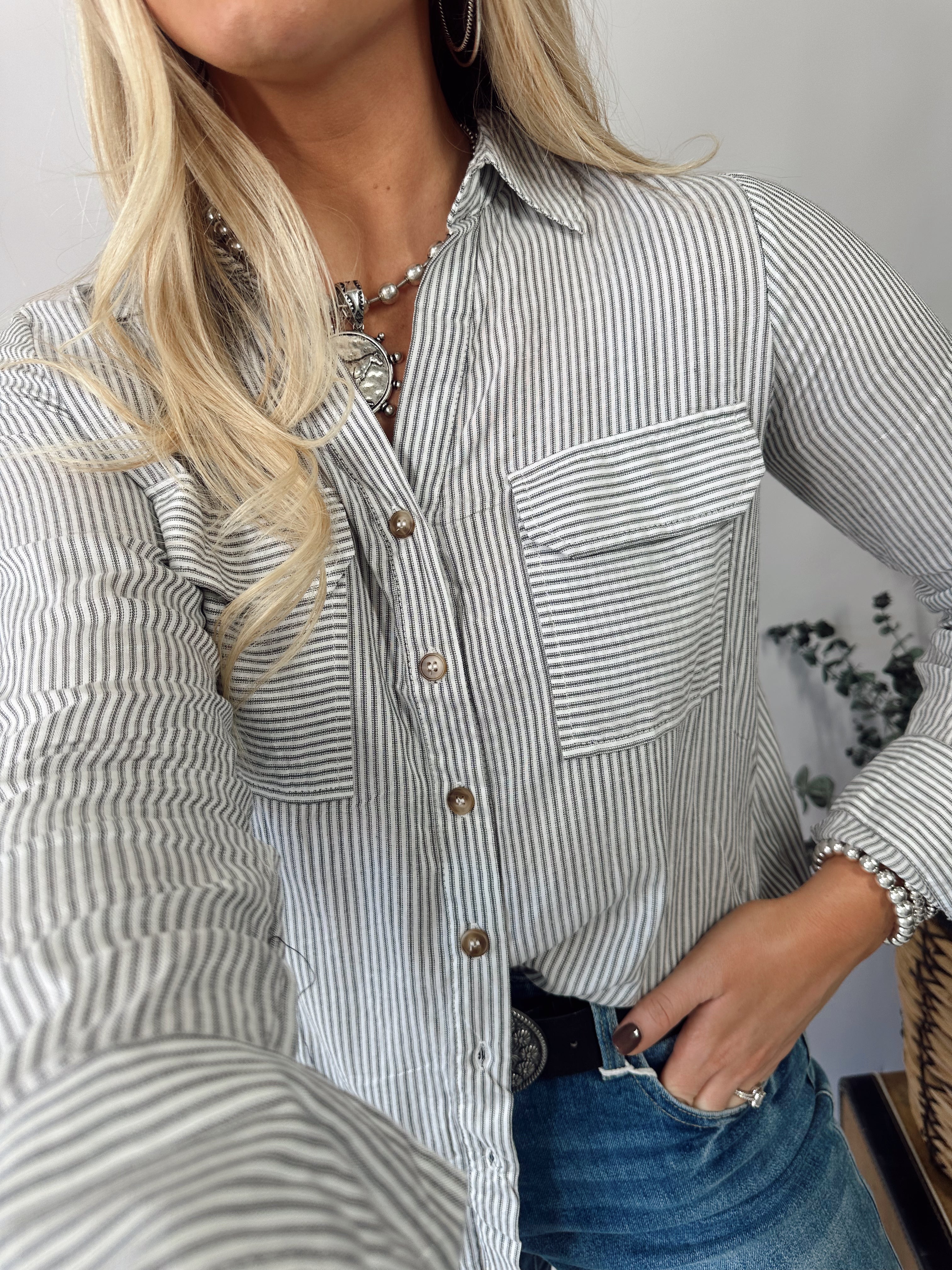 The Polly Button Down *black