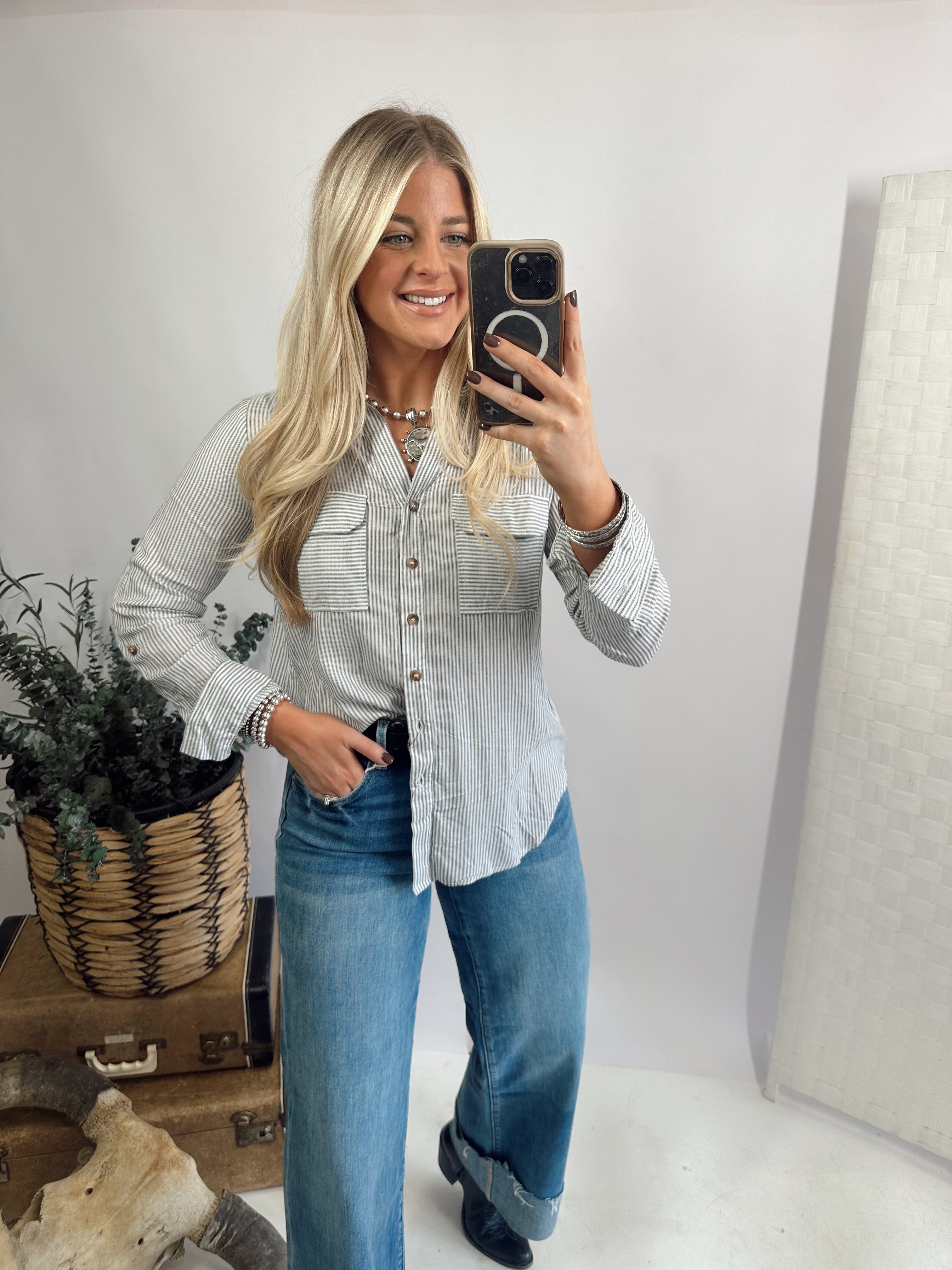 The Polly Button Down *black