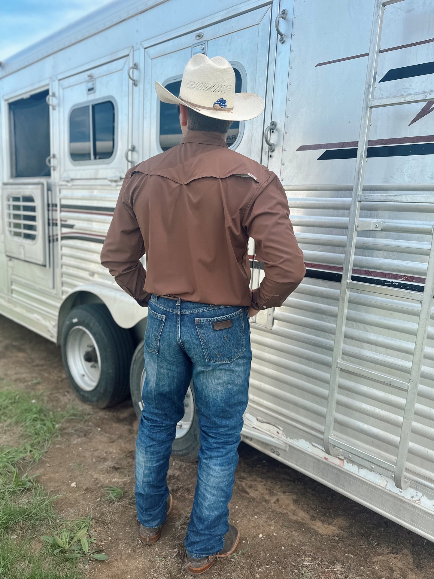 The Saddle Performance Shirt- Brown
