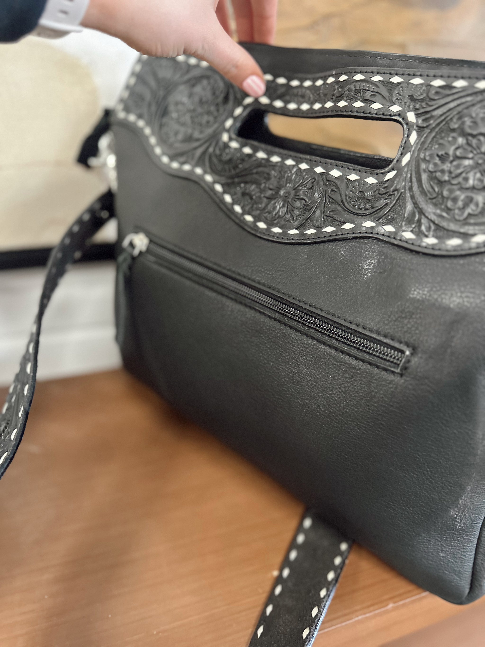 Boone Crossbody *Black